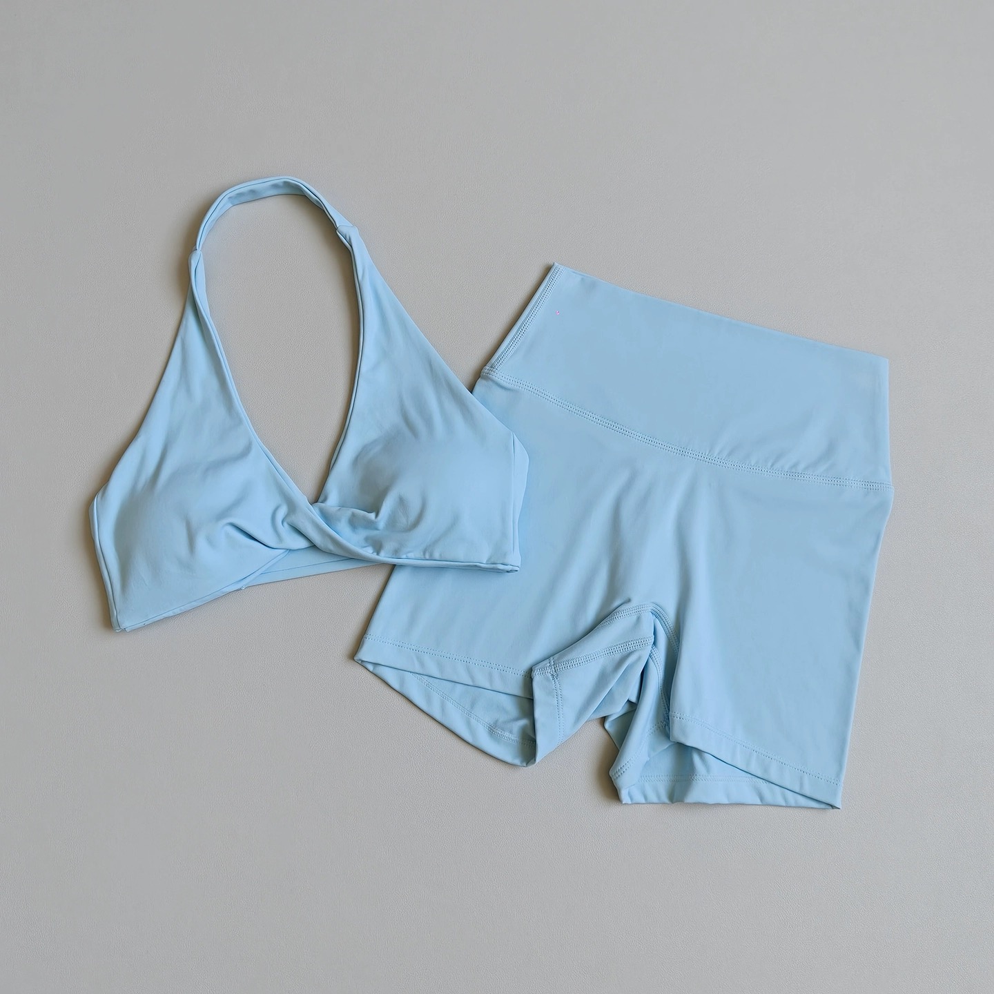 レディースヨガウェア2点セット |   ホルターネックオープ - Sports Bra Racerback のレビューと価格